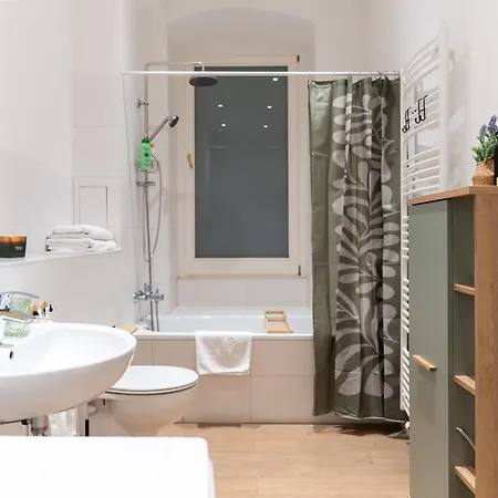 Апартаменты Bevoflats - Live Like A Local - In Kreuzberg, Graefekiez